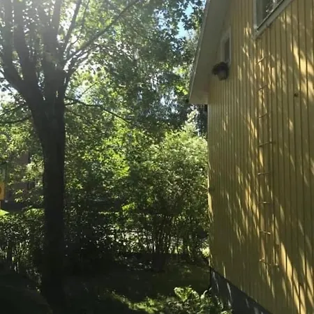Omakotitalo Harjun Vieressae Aivan Keskustassa